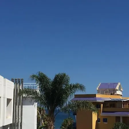 Sea View W/ 2 Rooms, Beach: 1 Minute דירה