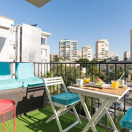 Апартаменты Sea View W/ 2 Rooms, Beach: 1 Minute Торремолинос