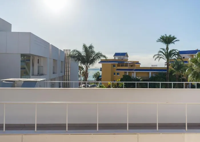 Sea View W/ 2 Rooms, Beach: 1 Minute *