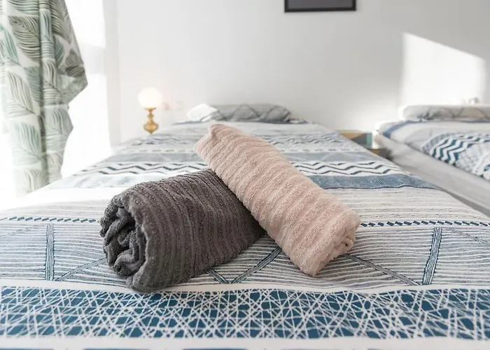 Sea View W/ 2 Rooms, Beach: 1 Minute *