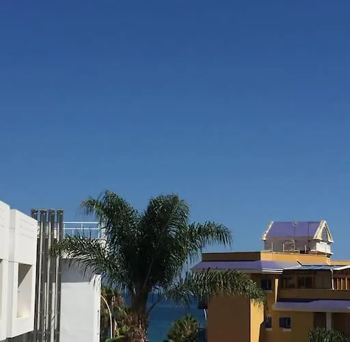 Sea View W/ 2 Rooms, Beach: 1 Minute Apartment