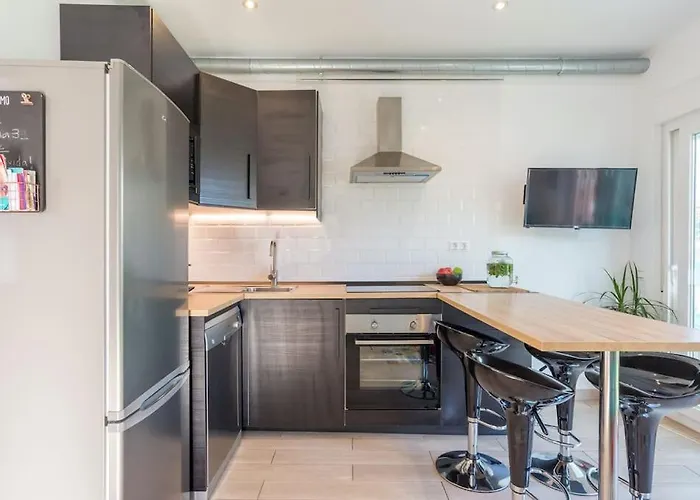 Apartment Sea View W/ 2 Rooms, Beach: 1 Minute *