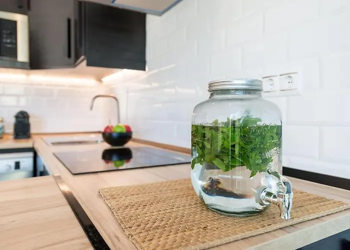 Sea View W/ 2 Rooms, Beach: 1 Minute Apartment