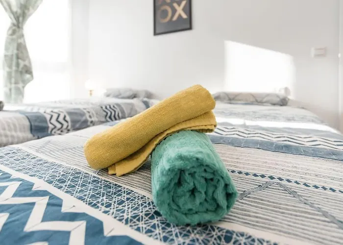 Sea View W/ 2 Rooms, Beach: 1 Minute Apartment *