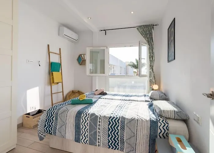 Sea View W/ 2 Rooms, Beach: 1 Minute *