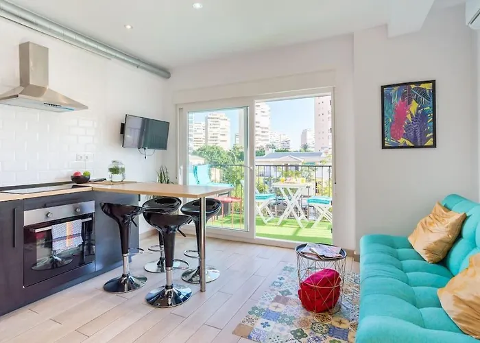 Sea View W/ 2 Rooms, Beach: 1 Minute