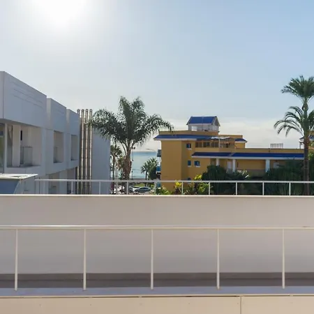 Sea View W/ 2 Rooms, Beach: 1 Minute *