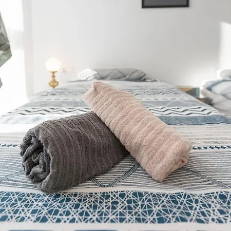 Sea View W/ 2 Rooms, Beach: 1 Minute *