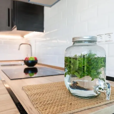 Sea View W/ 2 Rooms, Beach: 1 Minute Appartamento